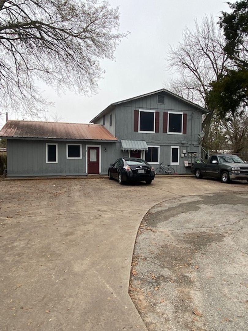 Bryan House: 224 Lynn Dr C