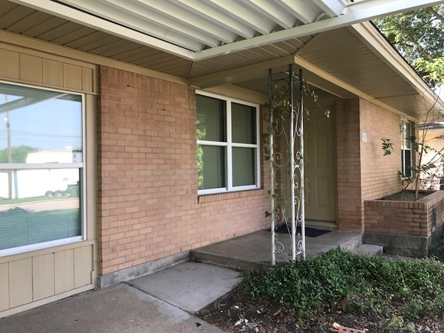Bryan House: 107 Helena St