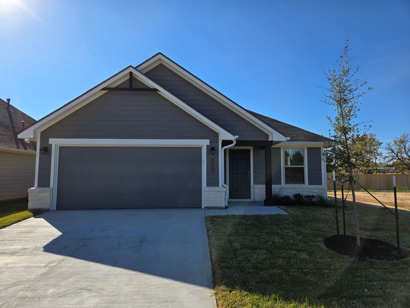Navasota House: 1221 High St