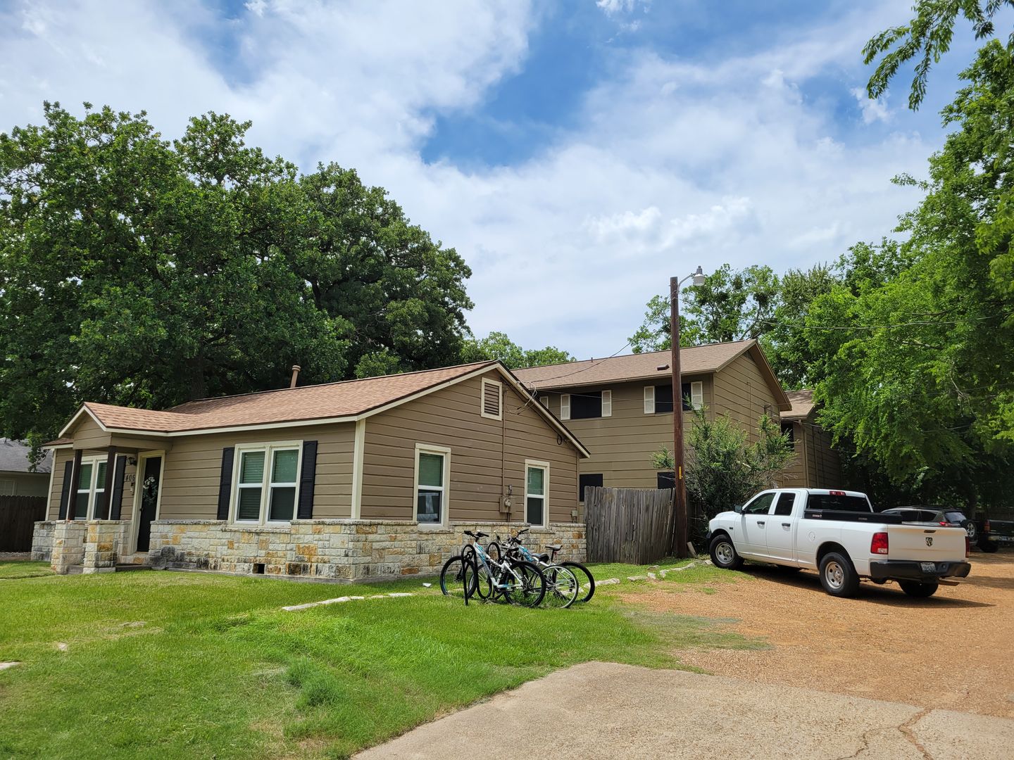 Bryan House: 406 C Foch St