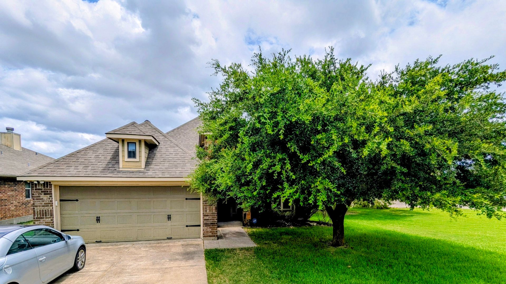 College Station House: 15417 Meadow Pass