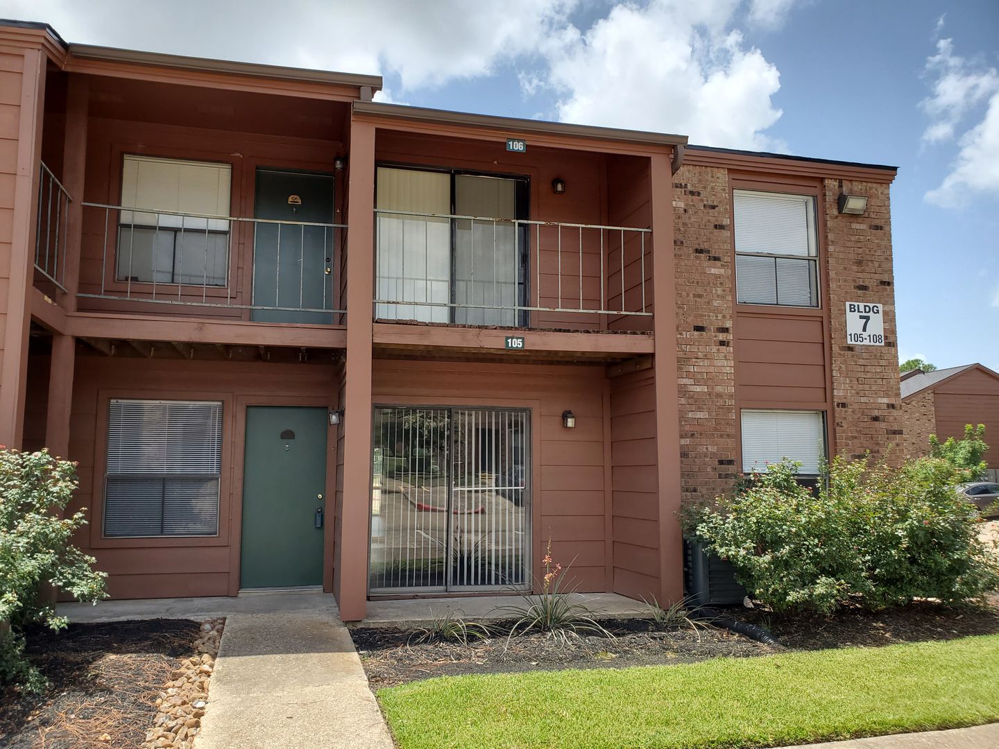 College Station Apartment: 904 University Oaks Blvd #105