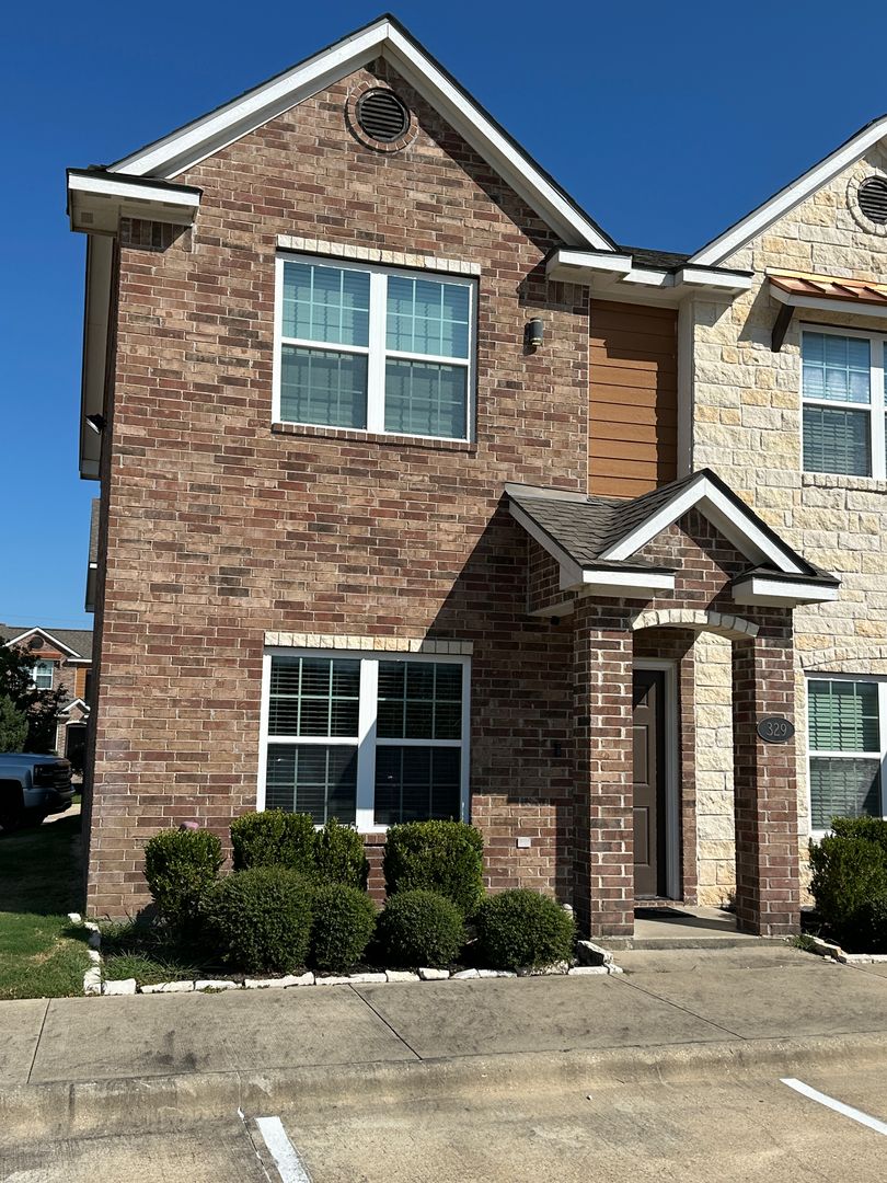 College Station House: 301 Southwest Pkwy #329