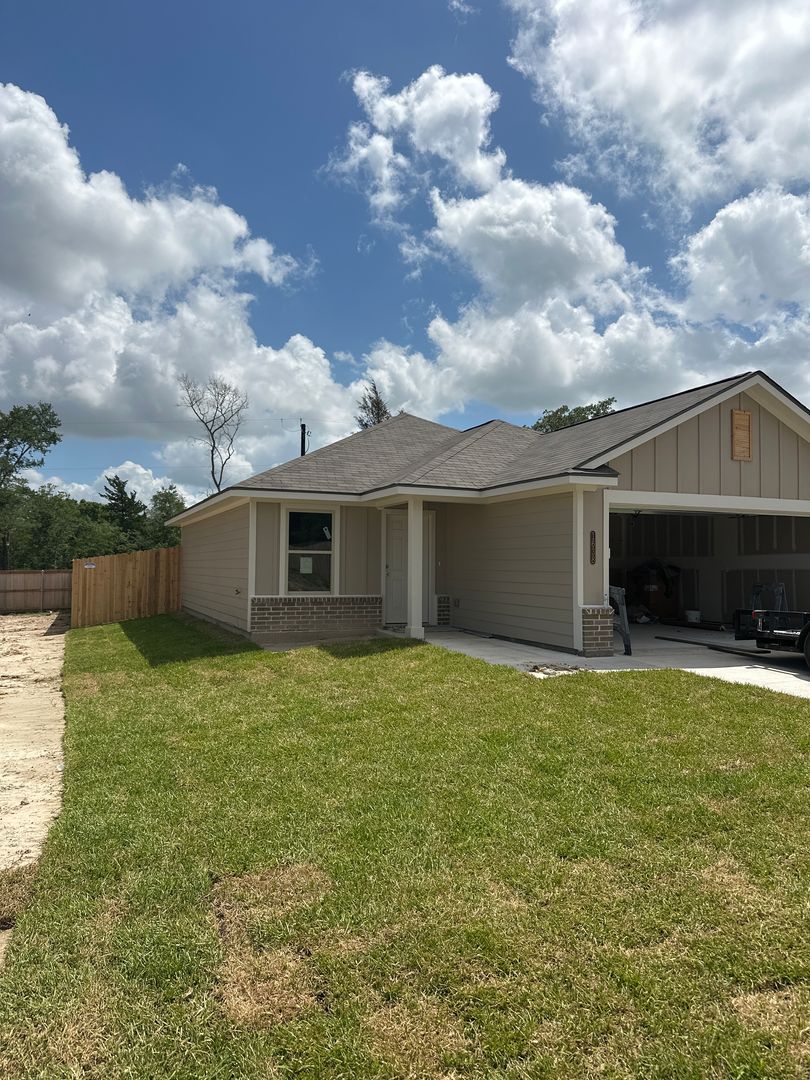 Bryan House: 1638 Lucky St