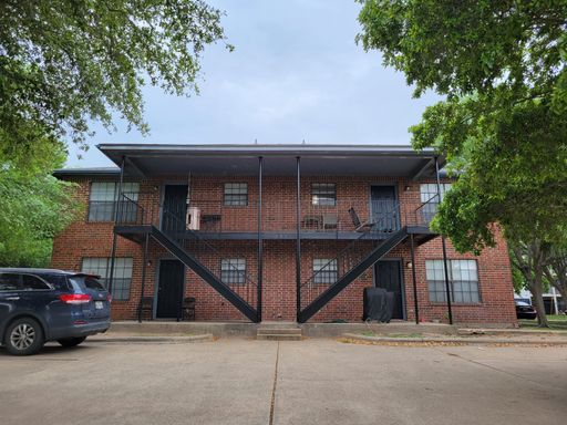 College Station, 3 bedroom - 2 bath fourplex- Upstairs on Woodsman Dr. – photo 1