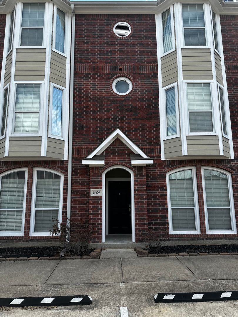 College Station House: 1198 Jones Butler, #1904