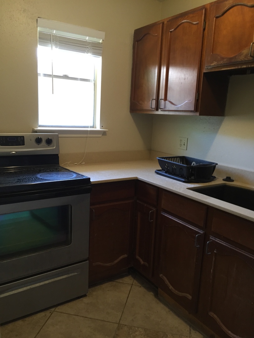 Bryan House: 406 C Foch St