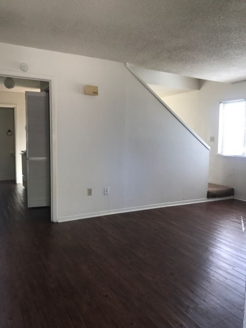College Station House: 1400 A Holleman Dr