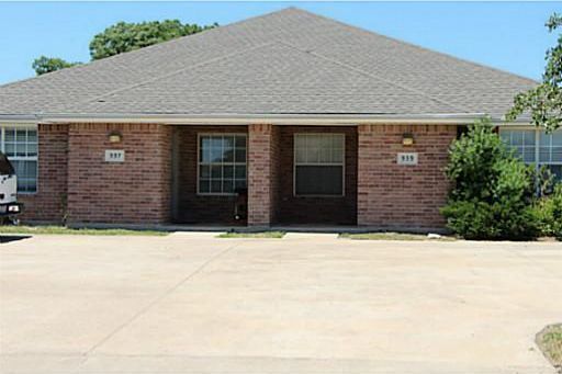 College Station House: 937 Willow Pond St
