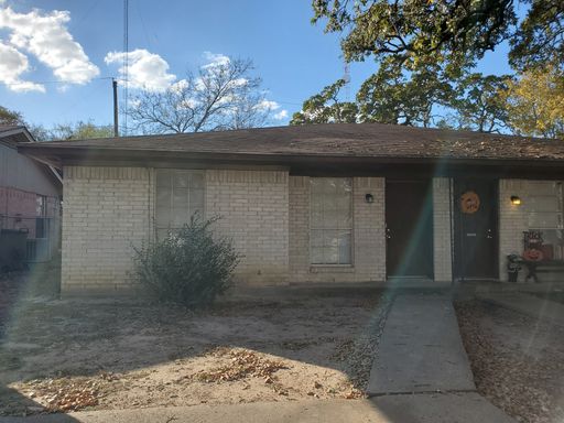 Bryan - 2 bedroom / 1 bath duplex with fenced in back yard. – photo 1