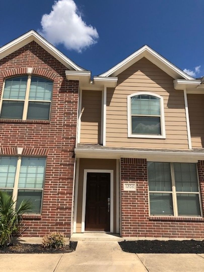College Station Apartment: 1000 Spring Loop