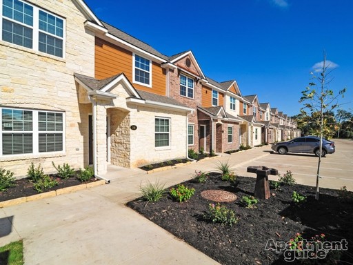 4 Bedroom Condo near campus! AUG MOVE IN – photo 1