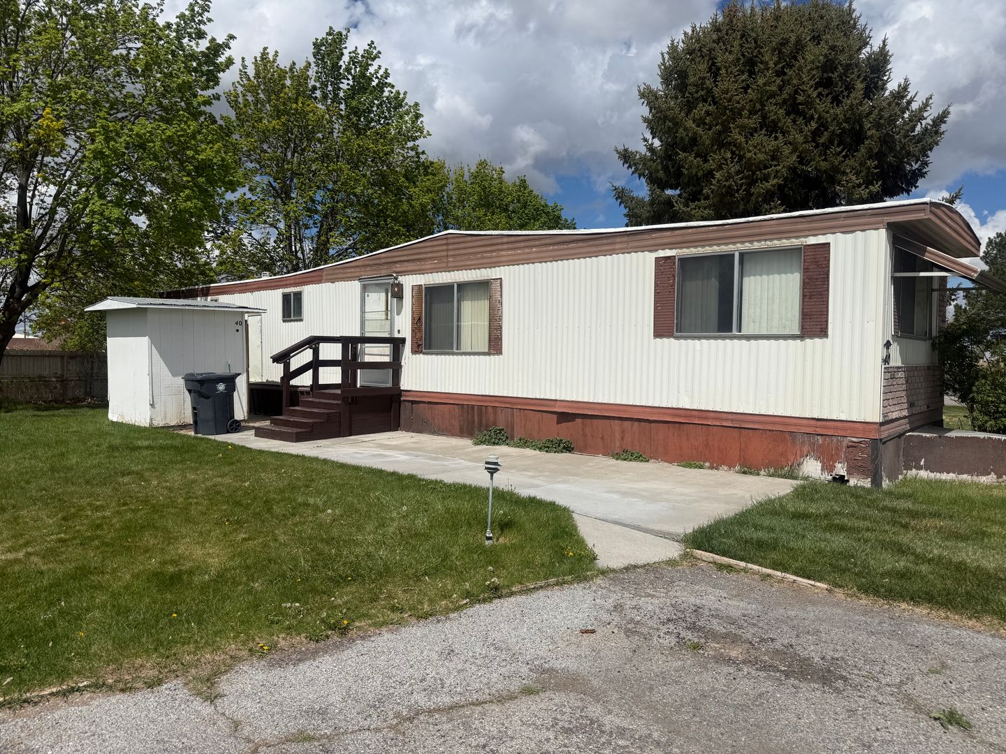 Twin Falls Apartment: 198 South Hills Rd