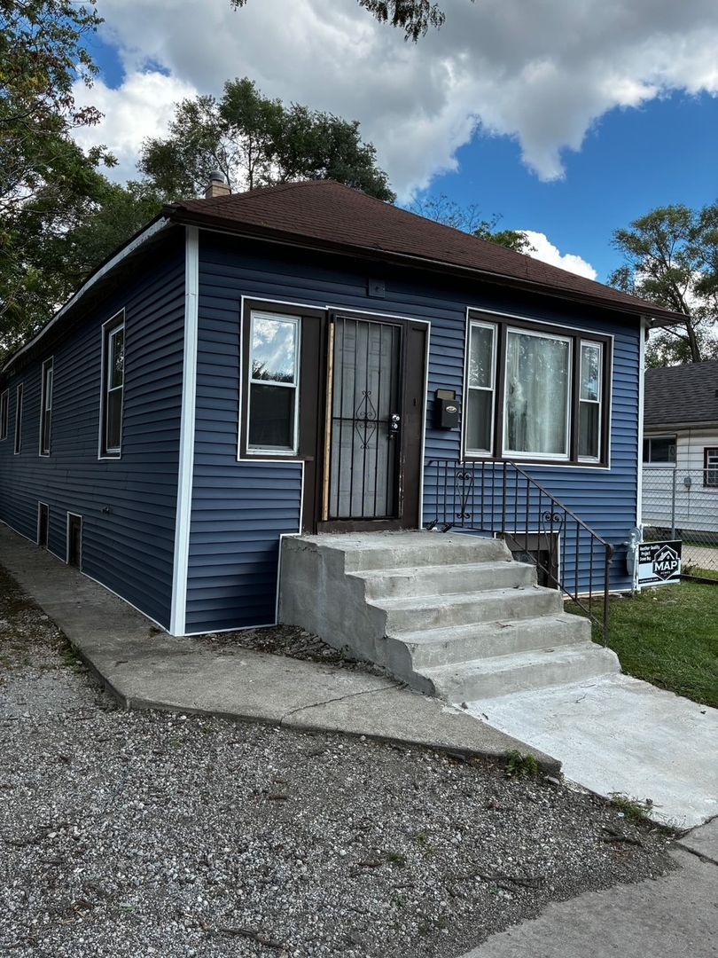 Chicago House: 10741 S. Glenroy Ave