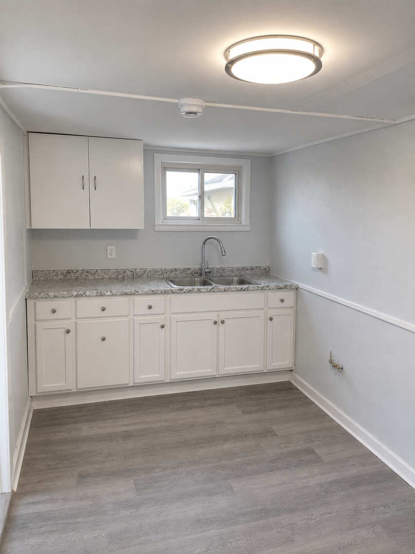 Endicott Apartment: 1901 Tracy St