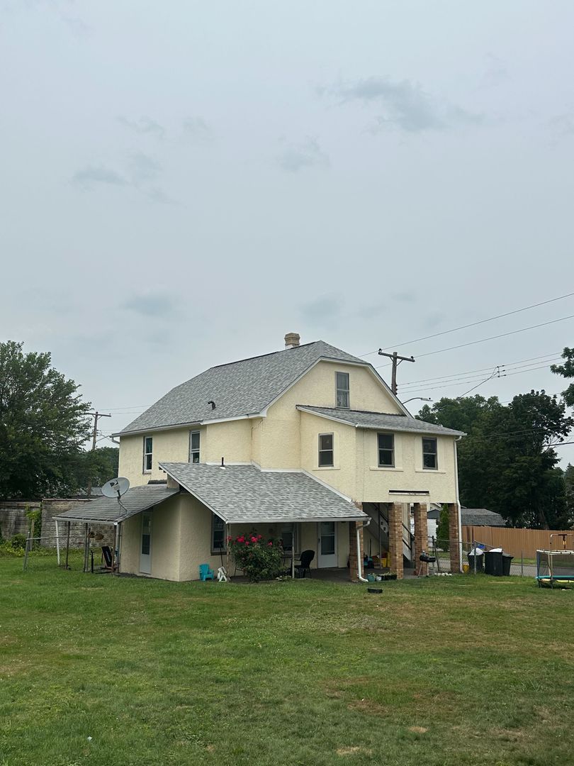 Endicott Apartment: 1211 Pine St