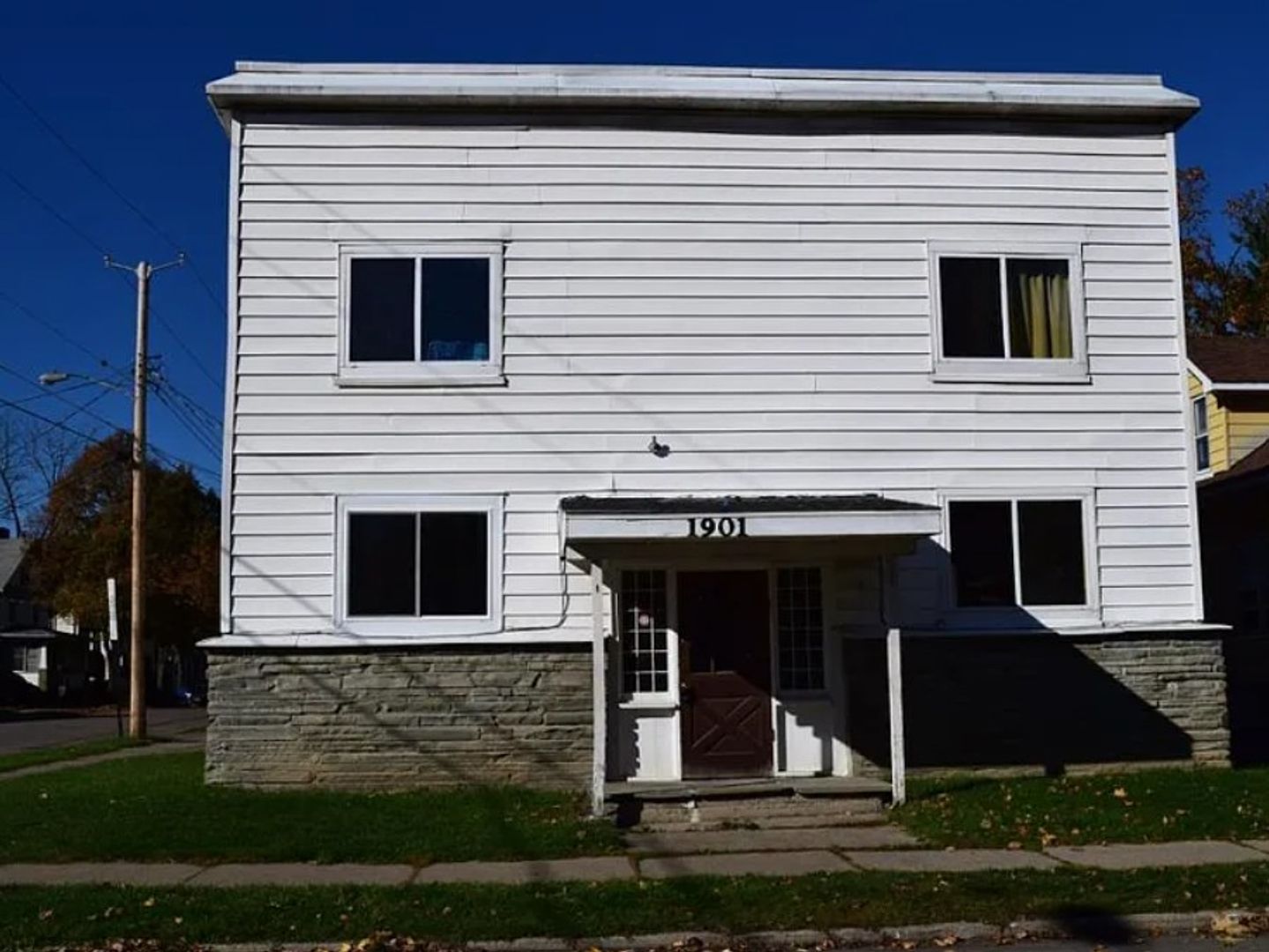 Endicott Apartment: 1901 Tracy St