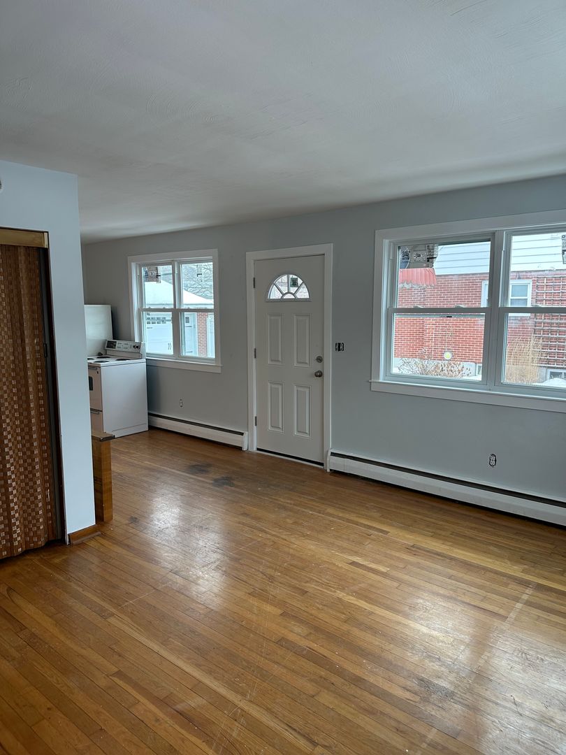 Endicott Apartment: 107-109 N Jackson Ave