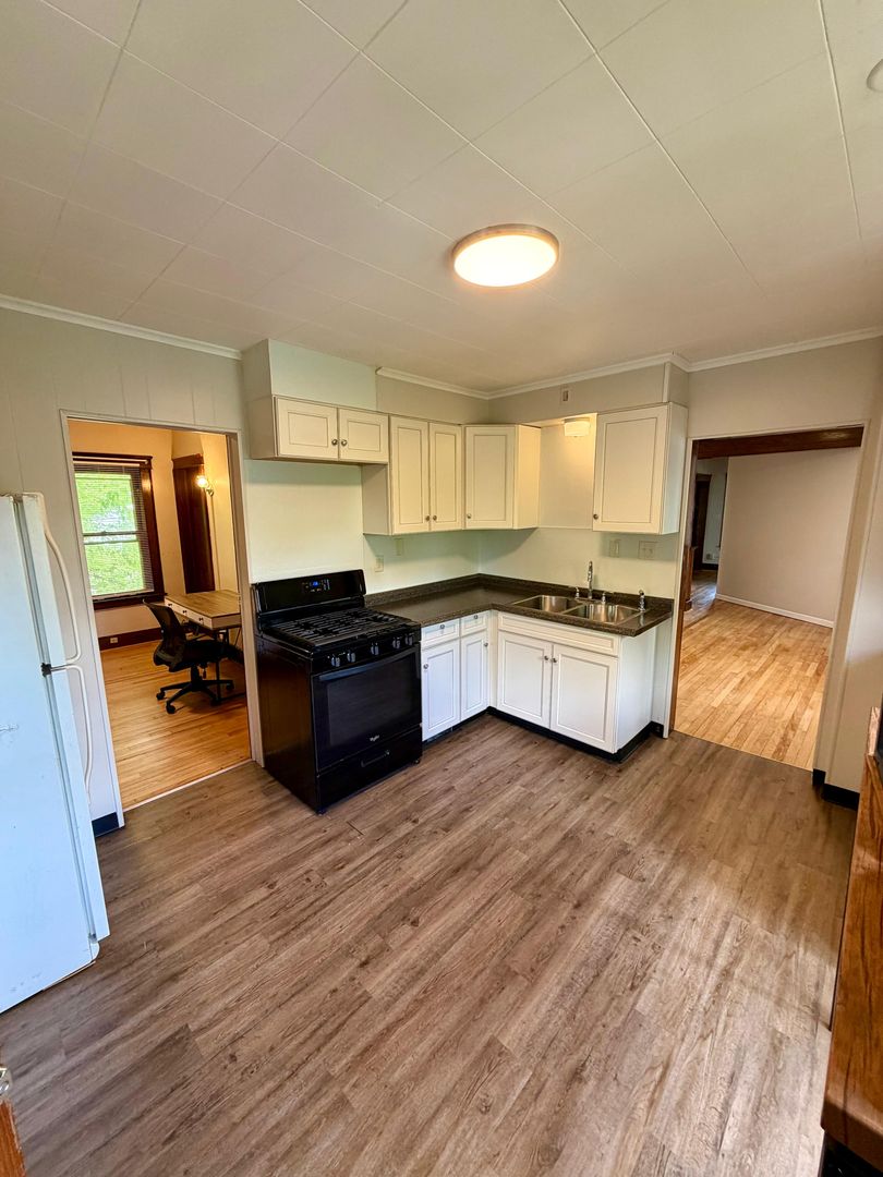 Binghamton Apartment: 1279 Vestal Ave