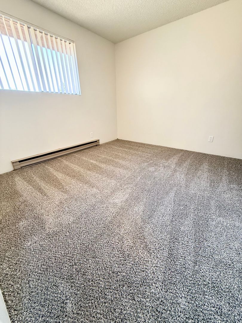 Salem Townhome: 190 Boone Road SE