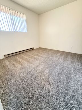 The Willow - Charming 3 Bed 1.5 Bath Two-Story Townhouse| Pet-Friendly | Faye-Wright Neighborhood – photo 1