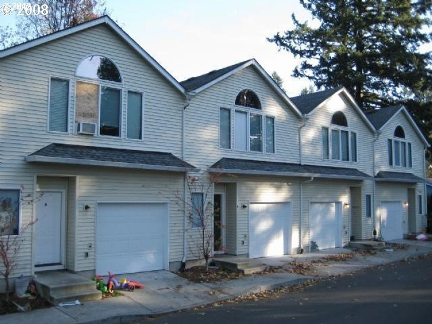 Portland Townhome: SE 157th Avenue