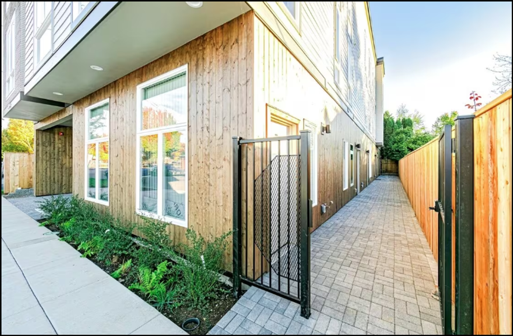 Portland Apartment: 8130 Southeast Woodward Street