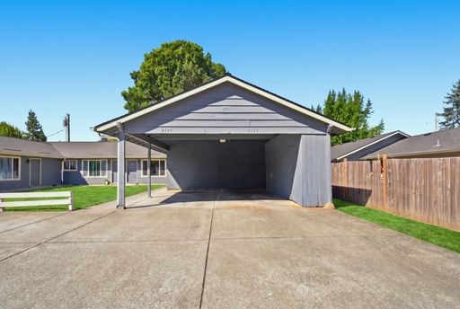 2 Bed 1 Bath Single Level Close to Pacific University!