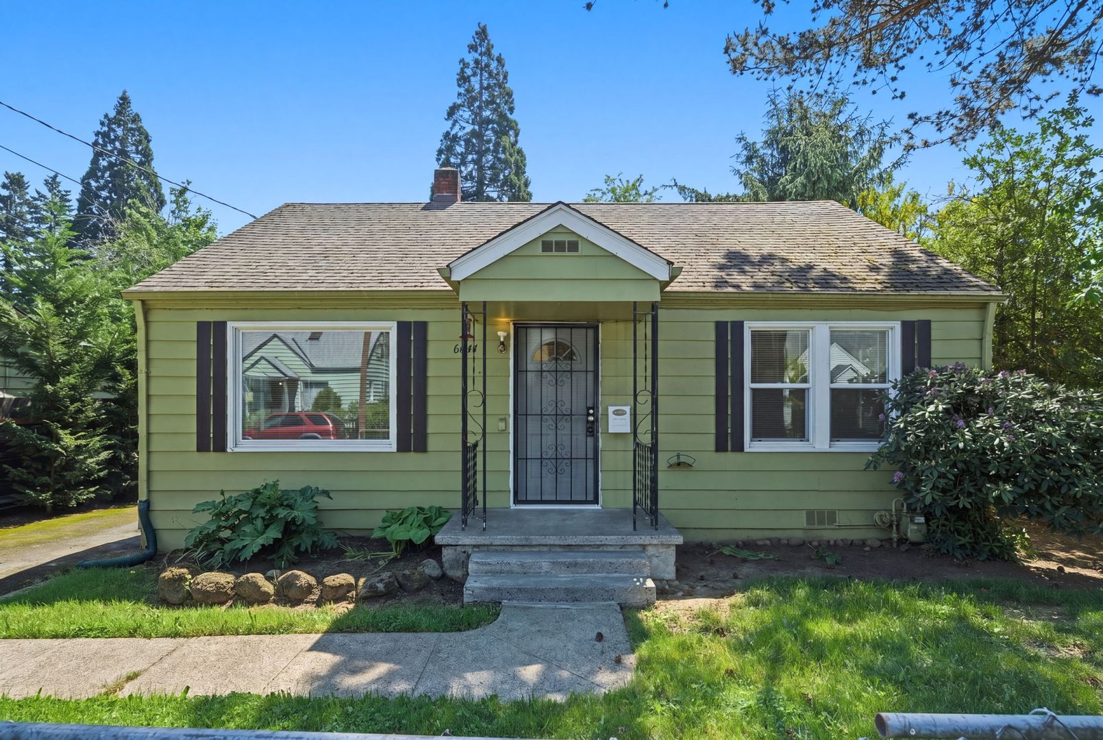 Portland Apartment: 6044 SE Henderson Street