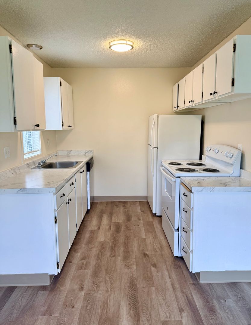 Salem Apartment: 4810 Sunnyside Road SE