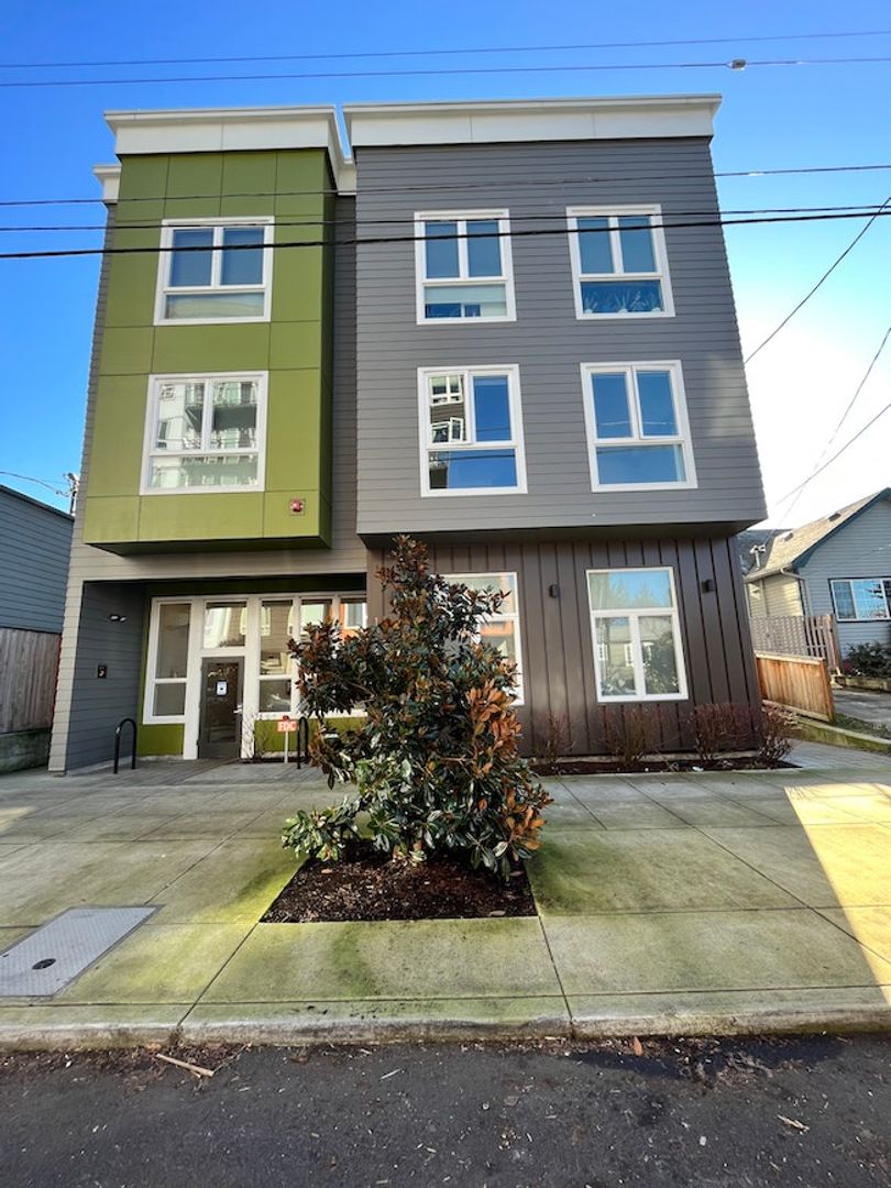 Portland Apartment: 1514 North Emerson Street