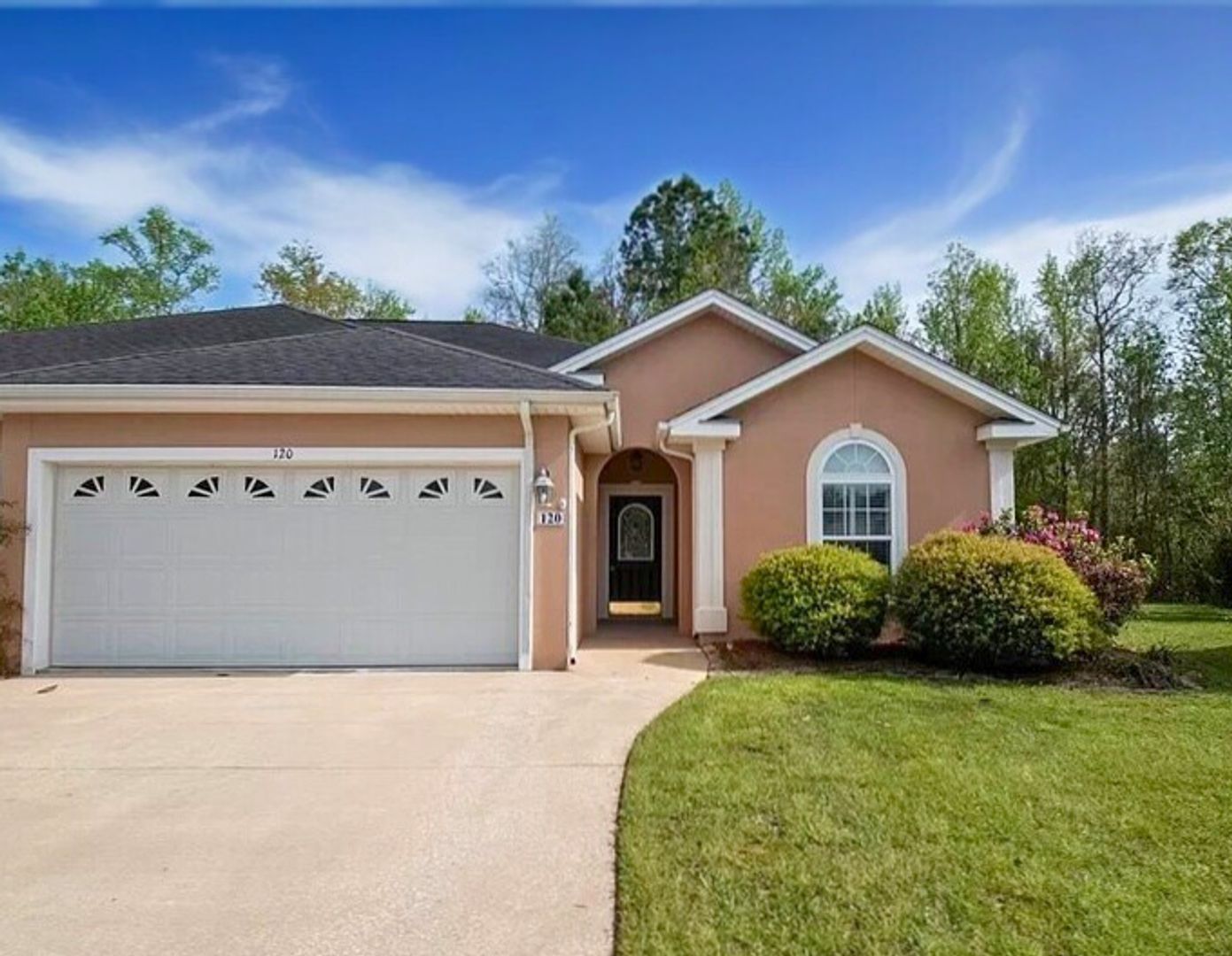 Kingsland House: 120 Renee Dr.