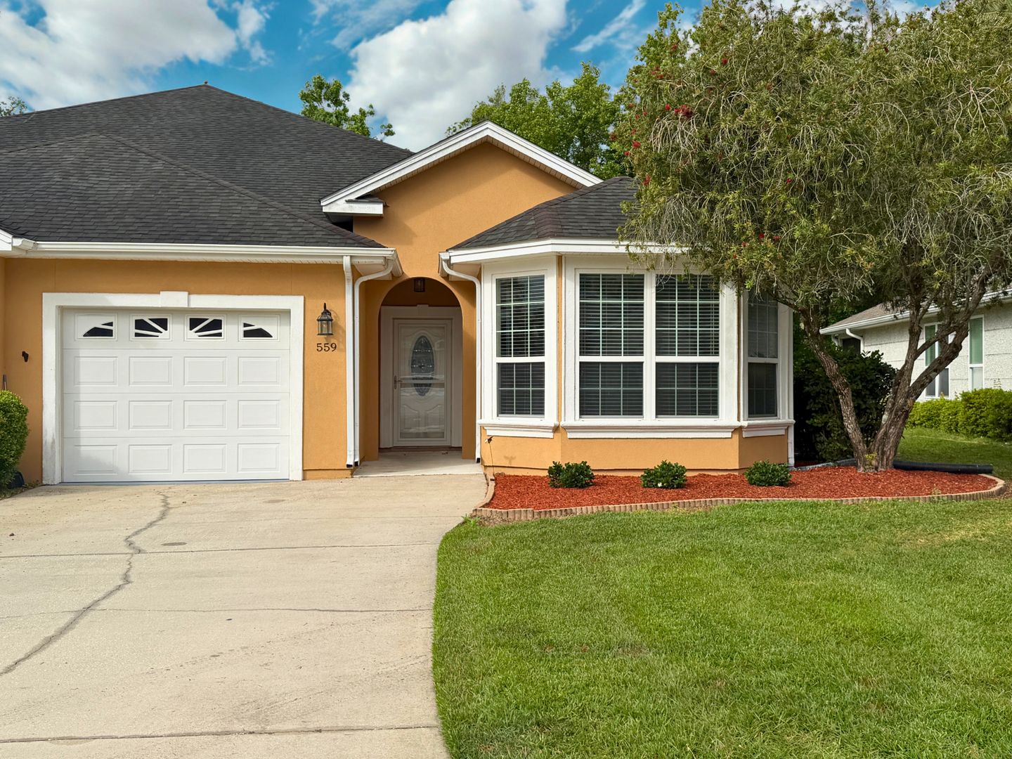 Kingsland House: 559 Eagle Blvd.