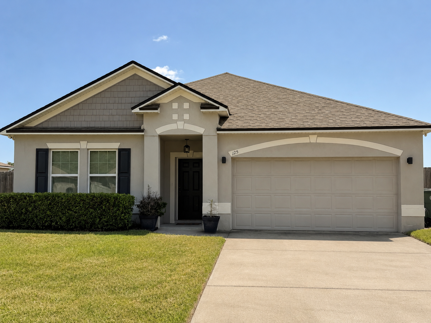 Kingsland House: 125 Walnut Way