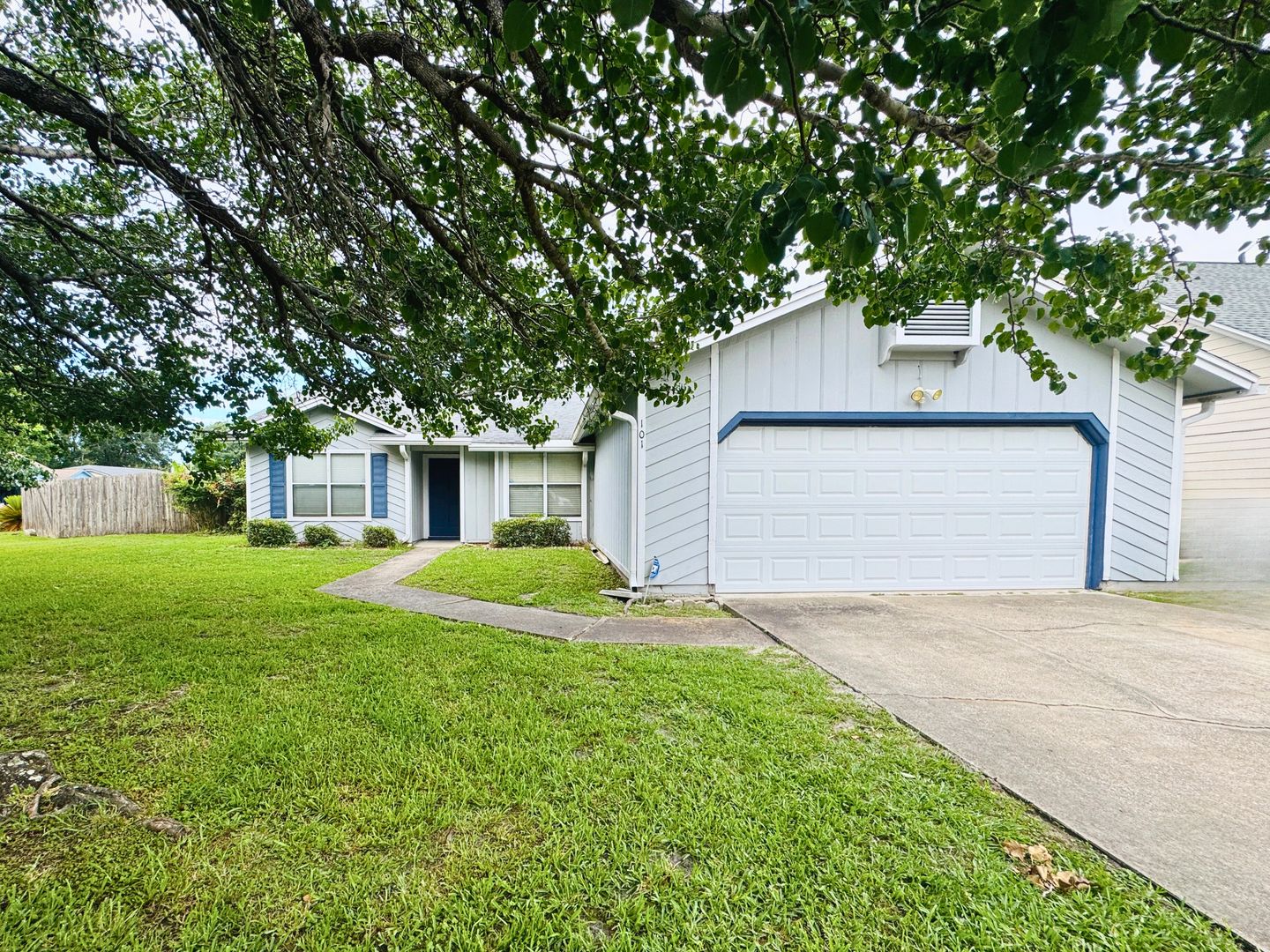 Kingsland House: 101 Pleasant Breeze Way