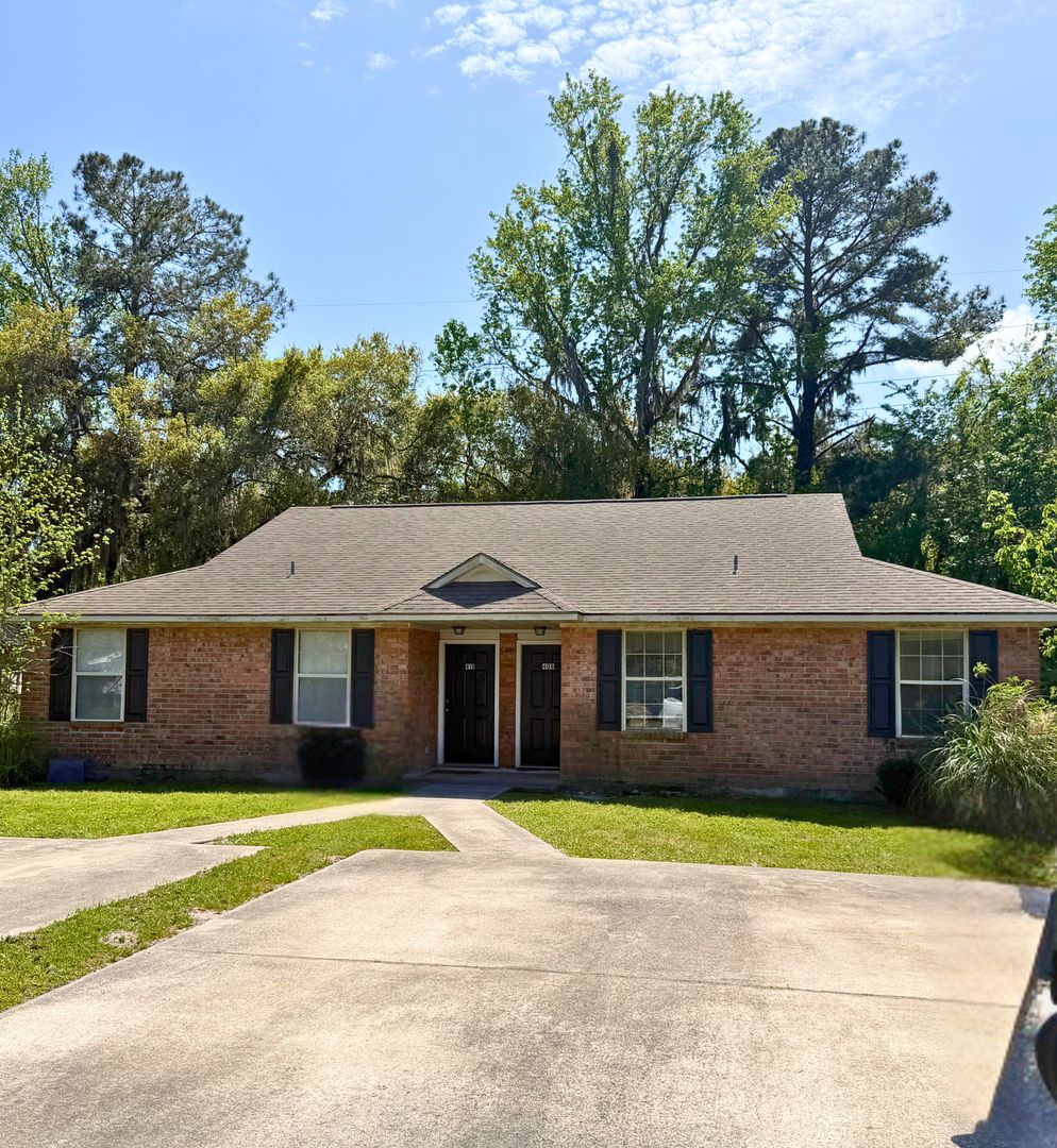 St Marys House: 408 Admirals Walk Dr.