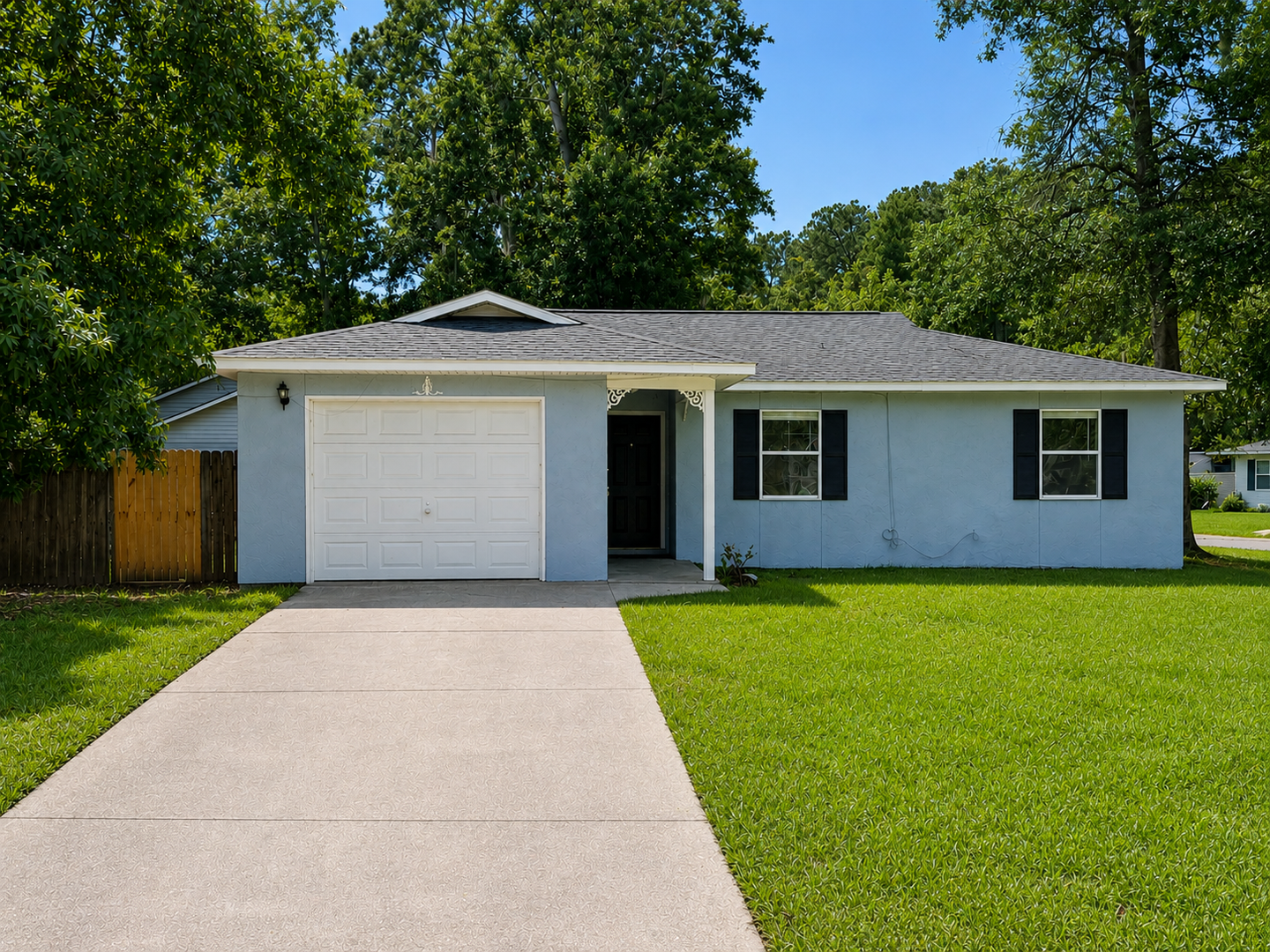 Kingsland House: 140 Royal Cir.
