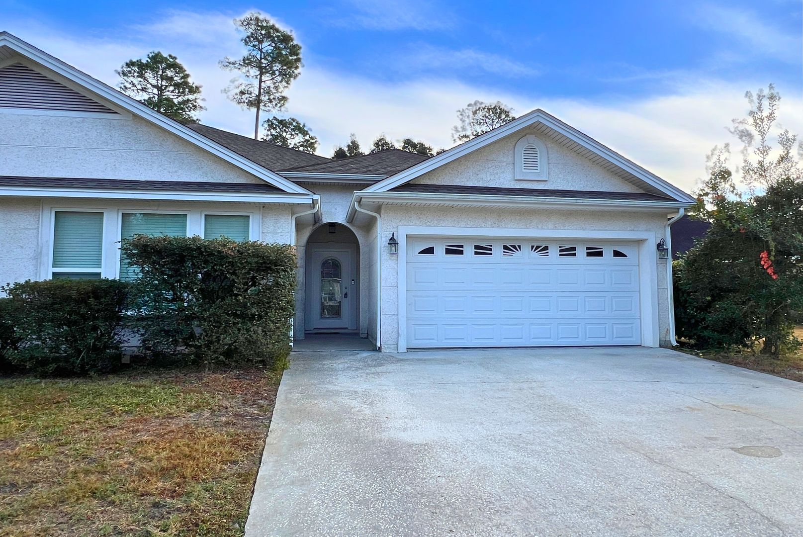 Kingsland House: 582 Eagle Blvd.