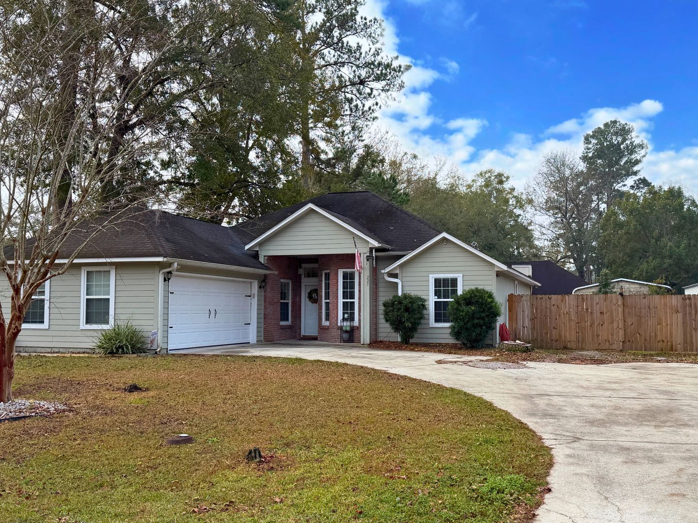 Kingssland House: 225 W Magnolia Ave.