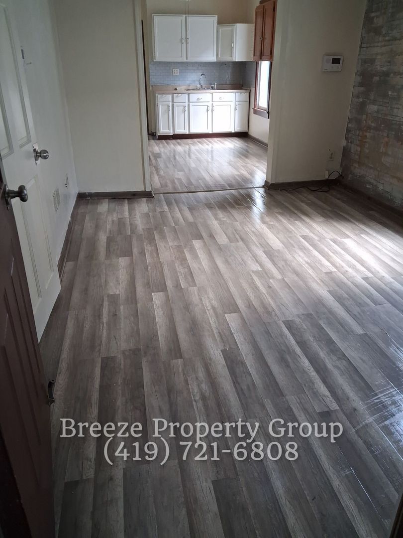 Toledo House: 3350 Maple St