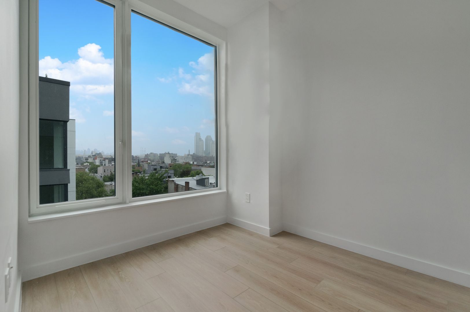 Brooklyn Apartment: 1024 Manhattan Avenue