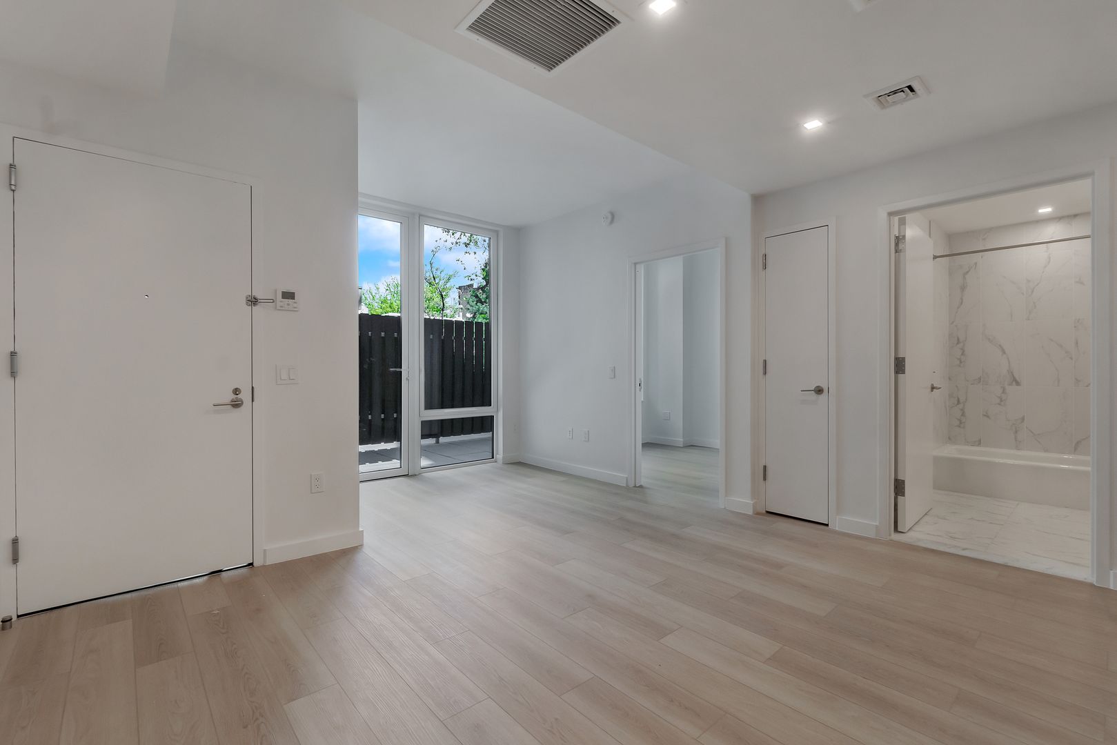 Brooklyn Apartment: 1024 Manhattan Avenue