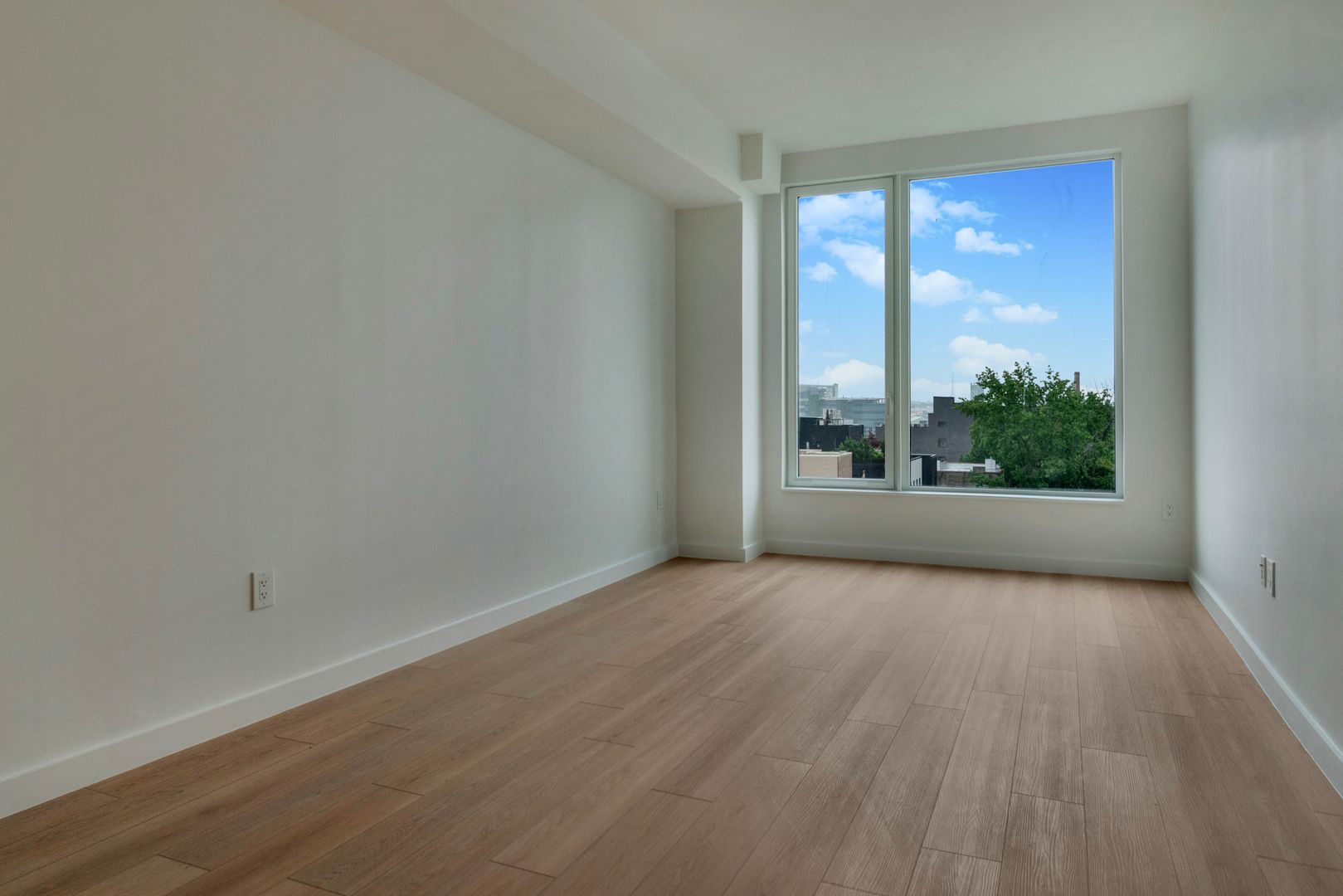 Brooklyn Apartment: 1024 Manhattan Avenue