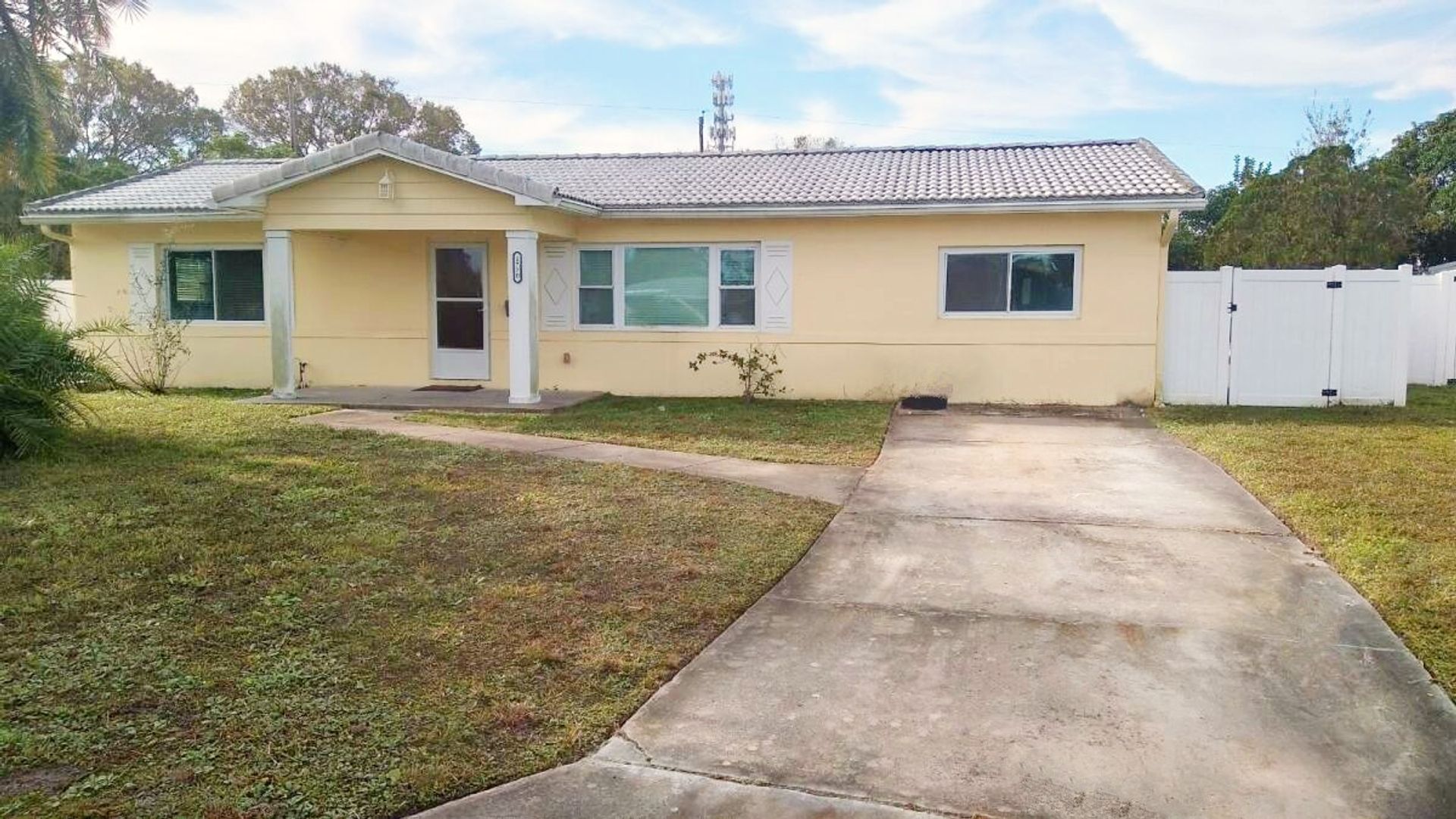 St Petersburg House: 1770 63rd Ave N,