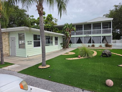2 Bedroom Apartment for Rent in Belleair Bluffs – Minutes to the Beach!