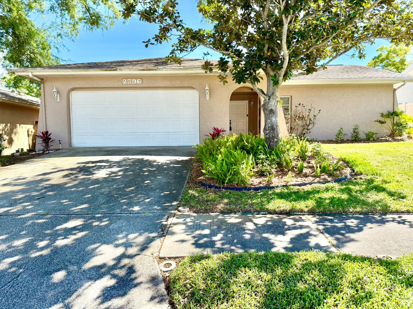 Palm Harbor House: 2396 Orangepointe Ave