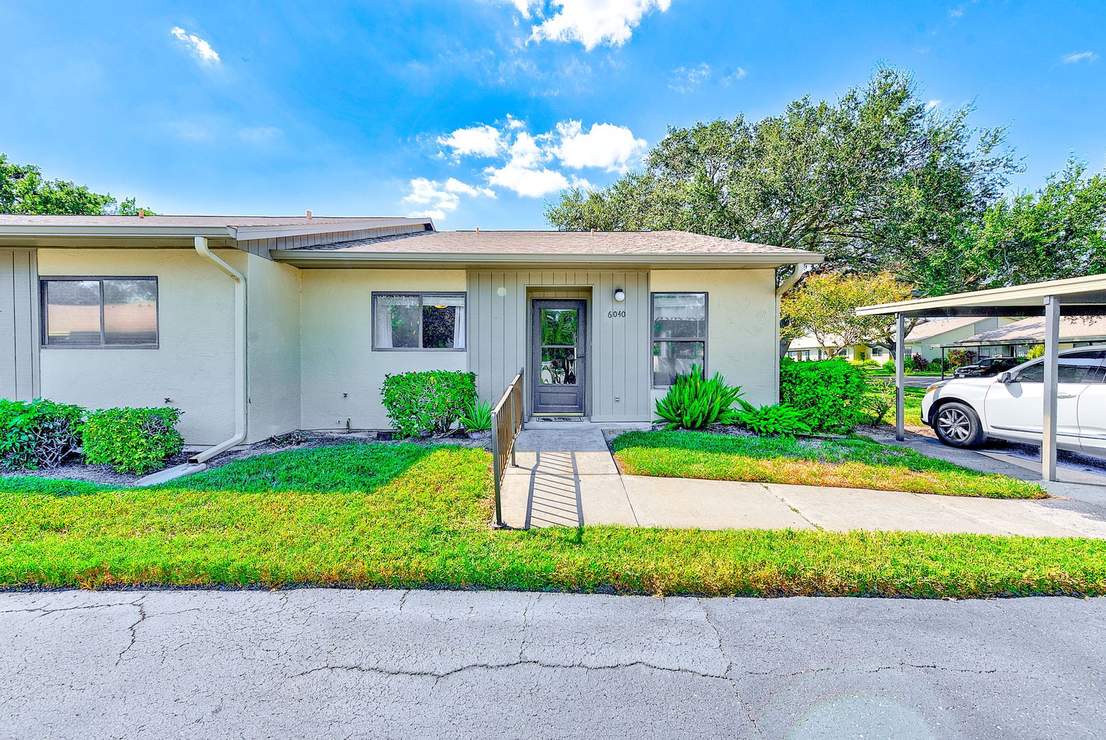 BRADENTON House: 6040 27TH ST W