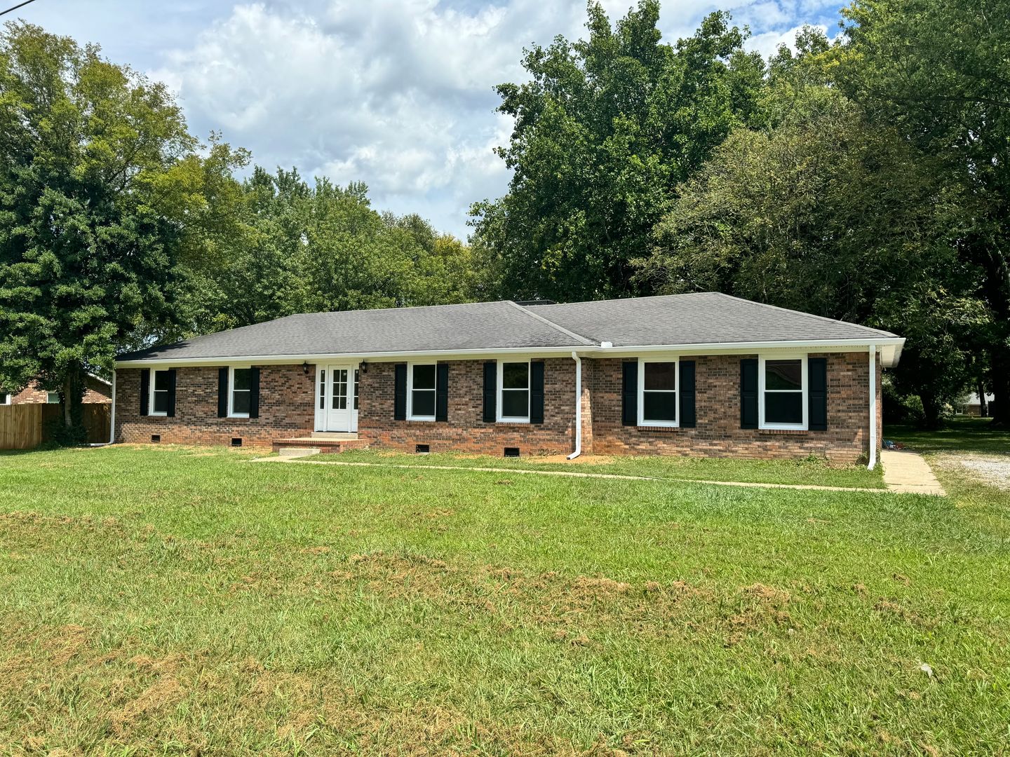 Murfreesboro House: 625 Cottonfield Lane
