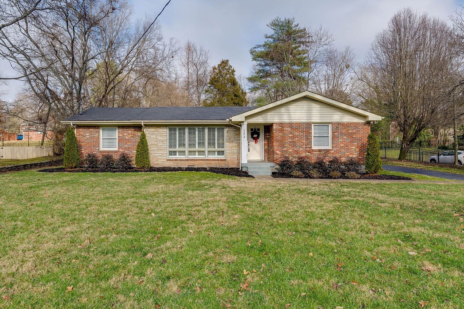 Nashville House: 384 Barrywood Dr