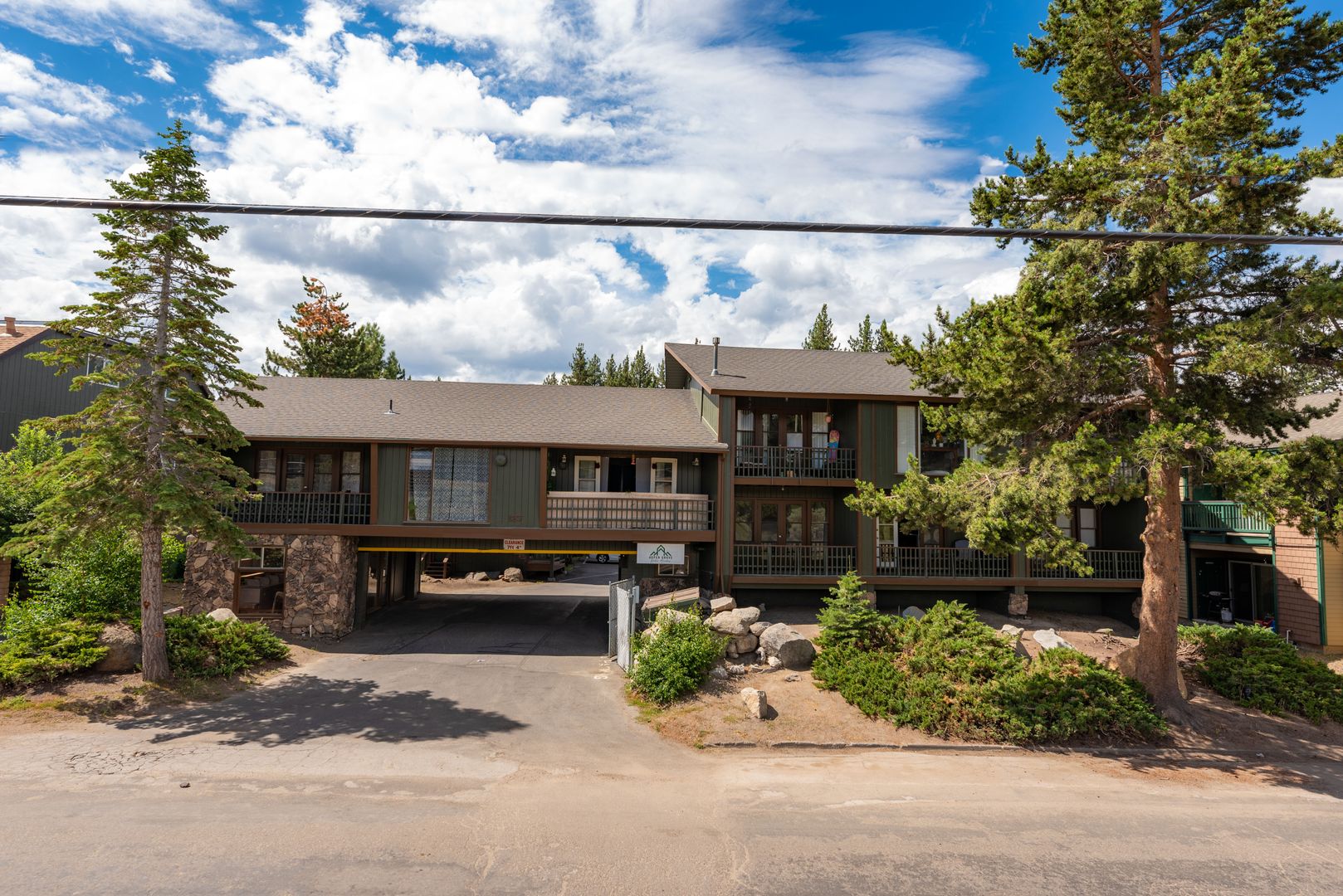 Stateline Apartment: 137 Kahle Drive